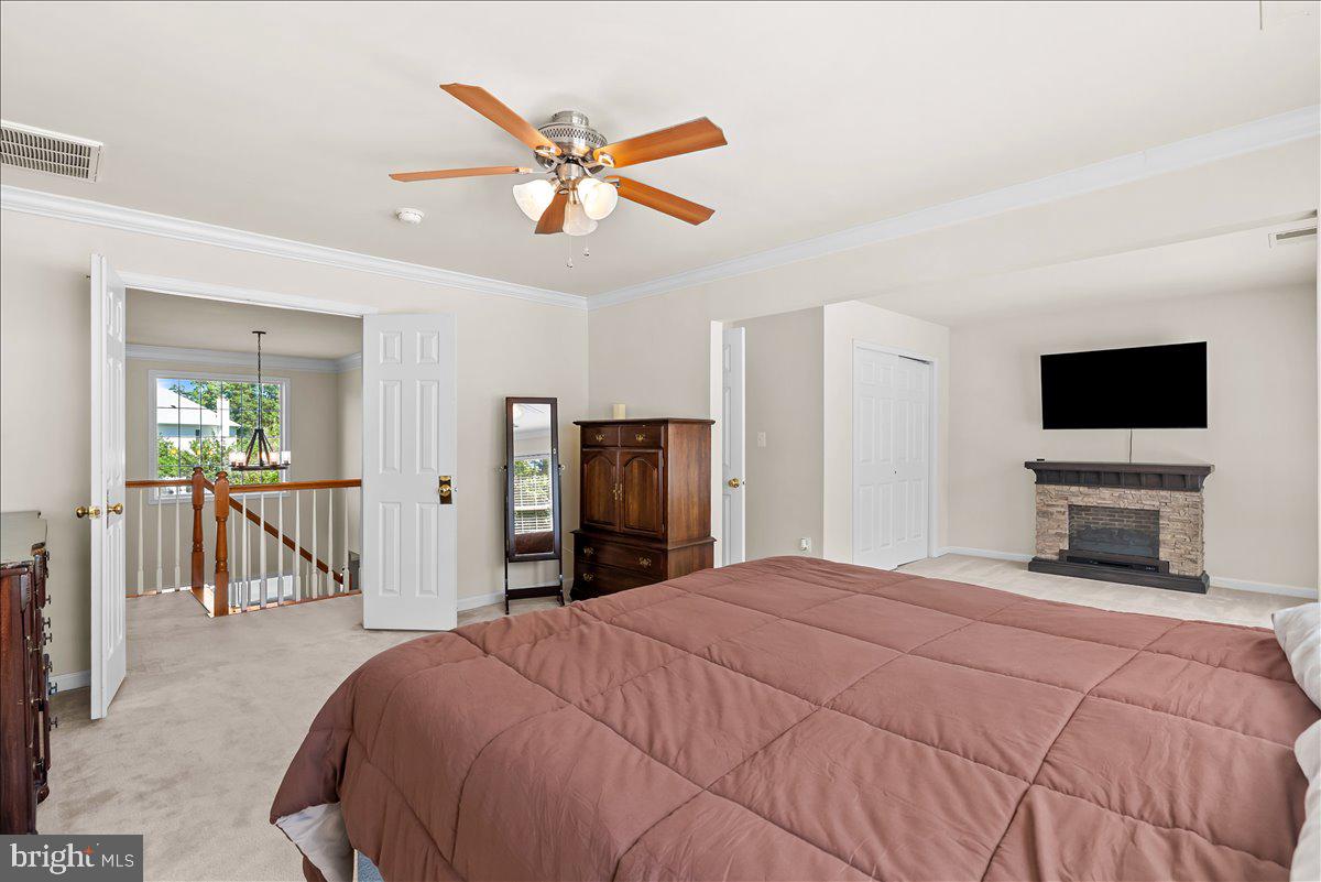 TWIN LAKES - Residential