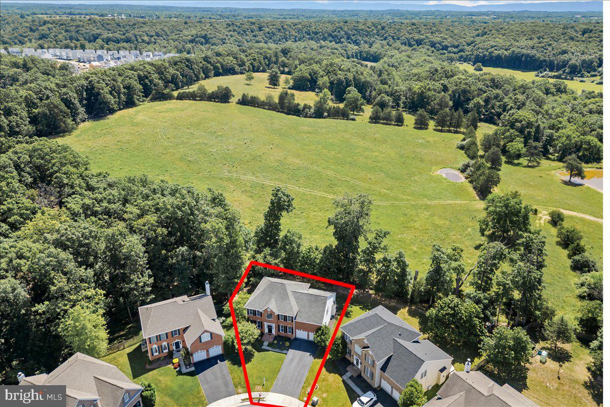 TWIN LAKES - Residential