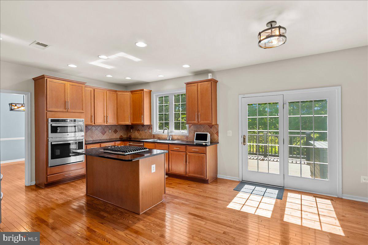 TWIN LAKES - Residential