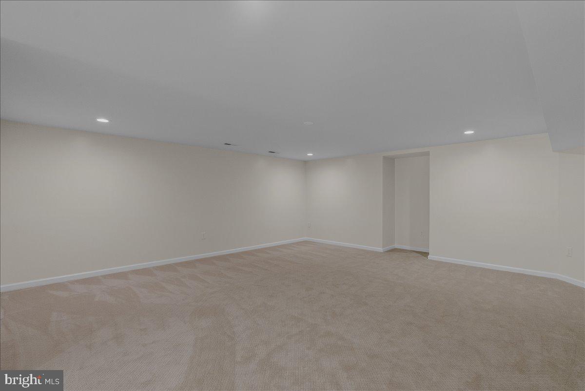 TWIN LAKES - Residential