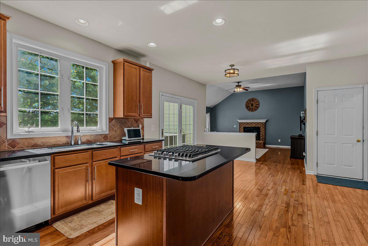 TWIN LAKES - Residential