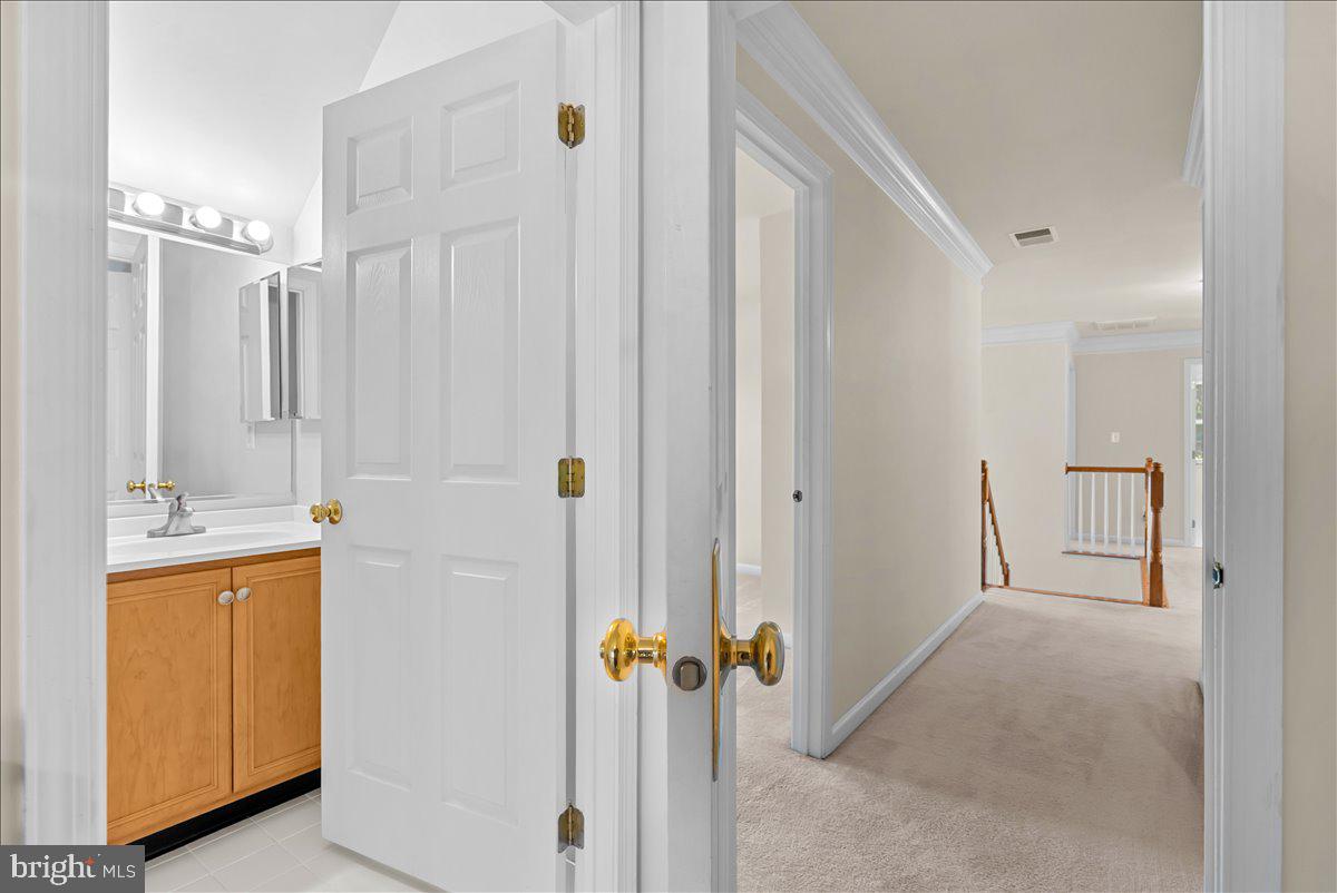 TWIN LAKES - Residential
