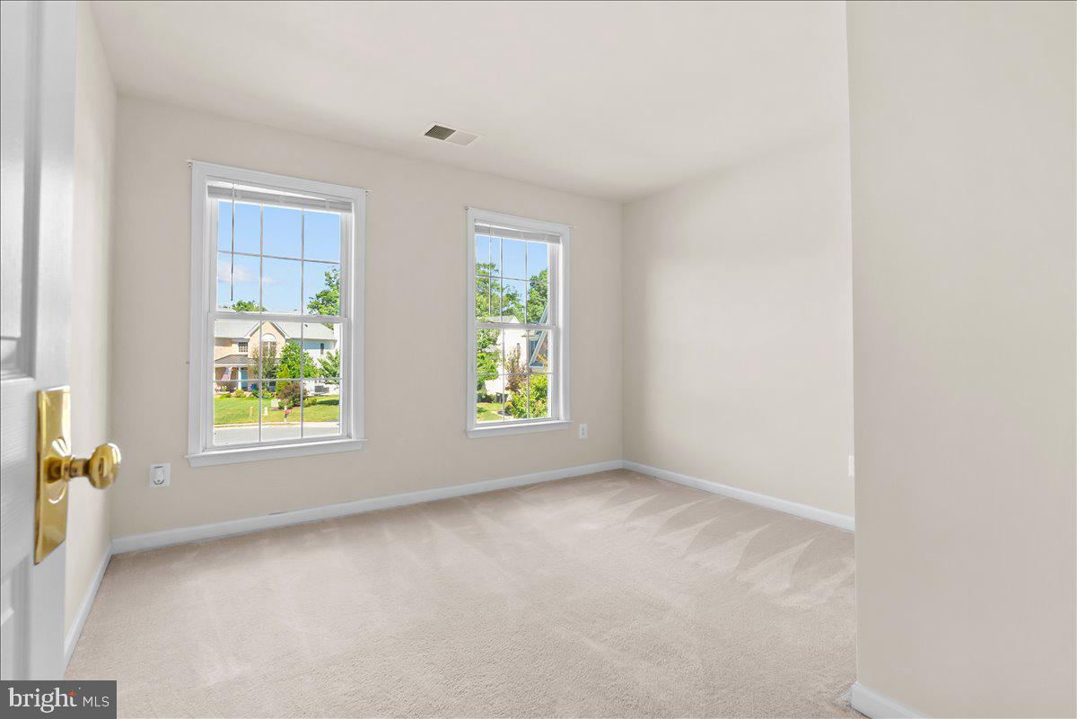 TWIN LAKES - Residential