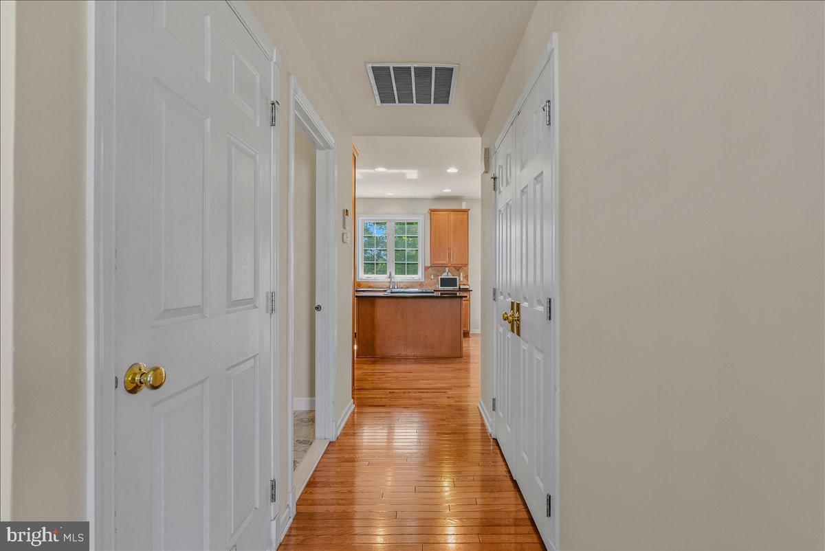 TWIN LAKES - Residential
