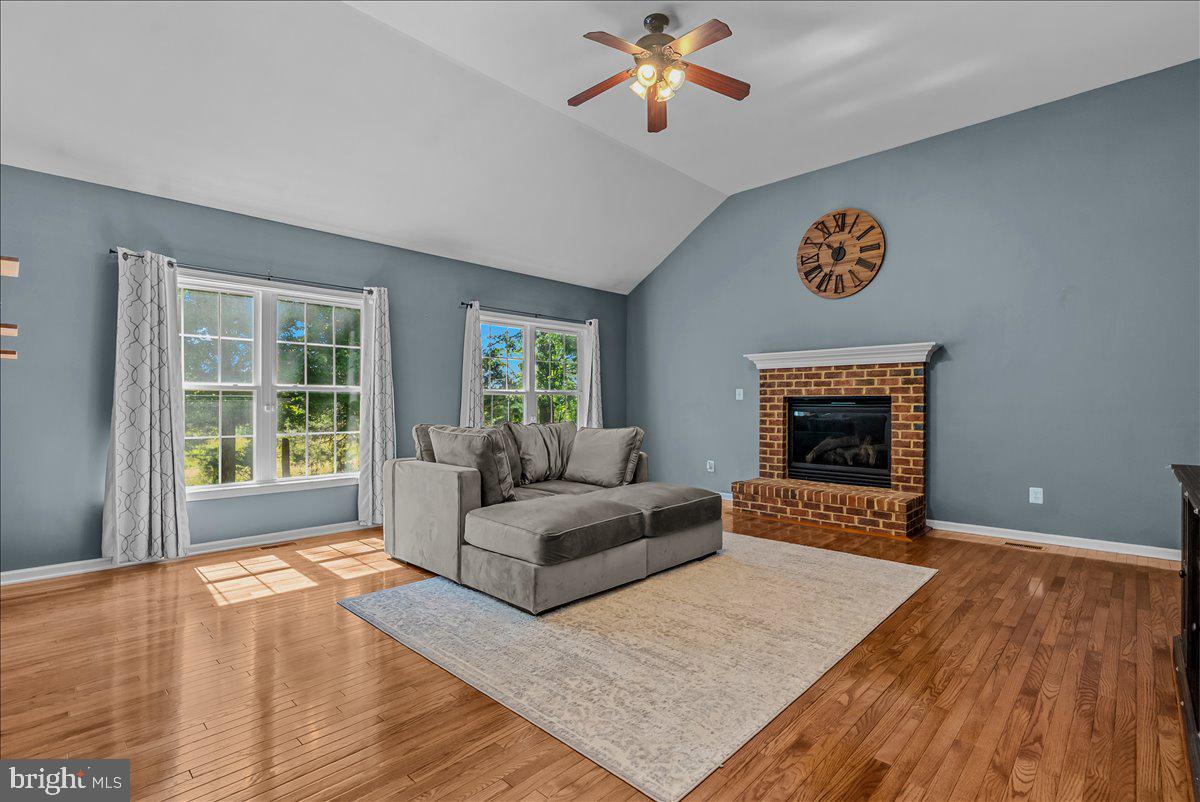 TWIN LAKES - Residential