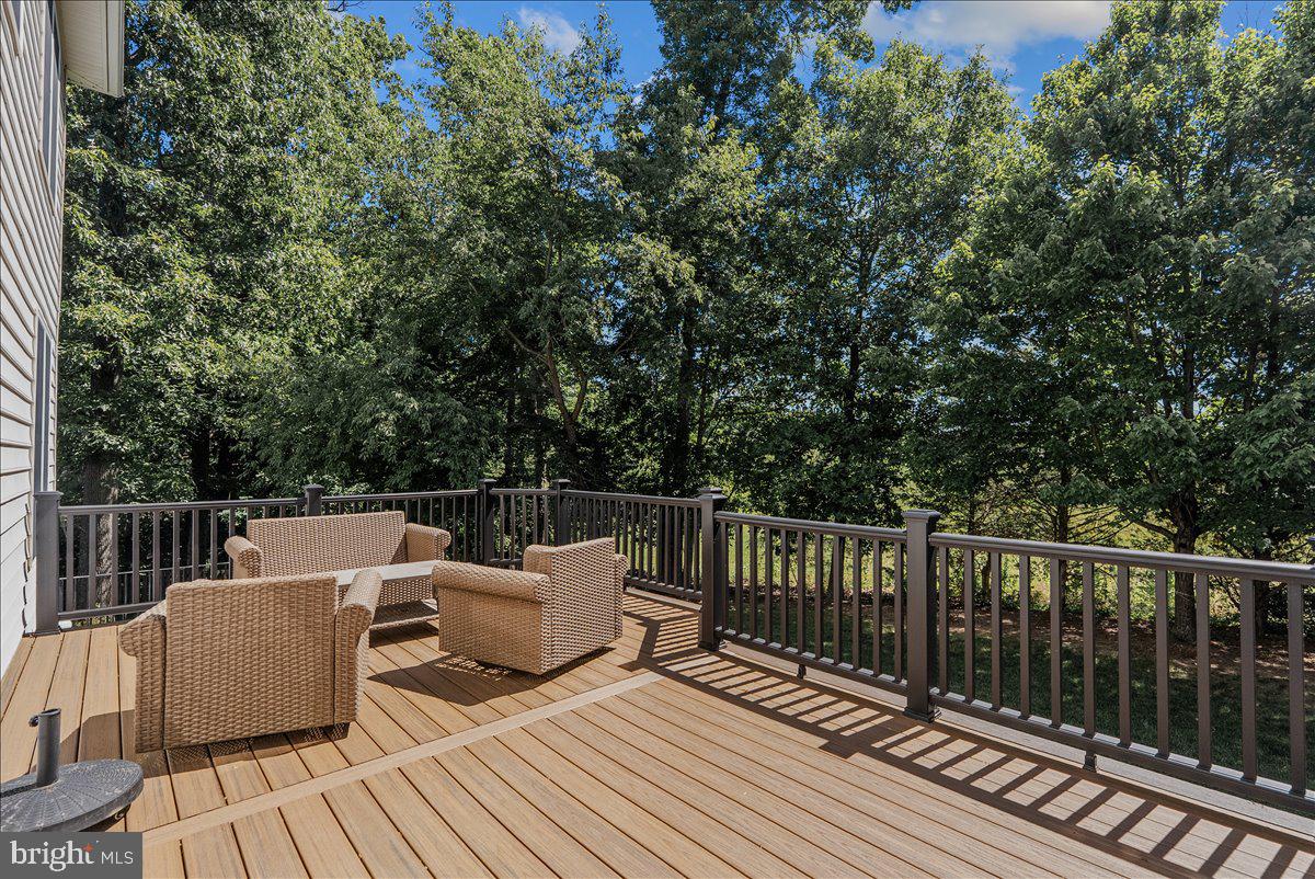 TWIN LAKES - Residential