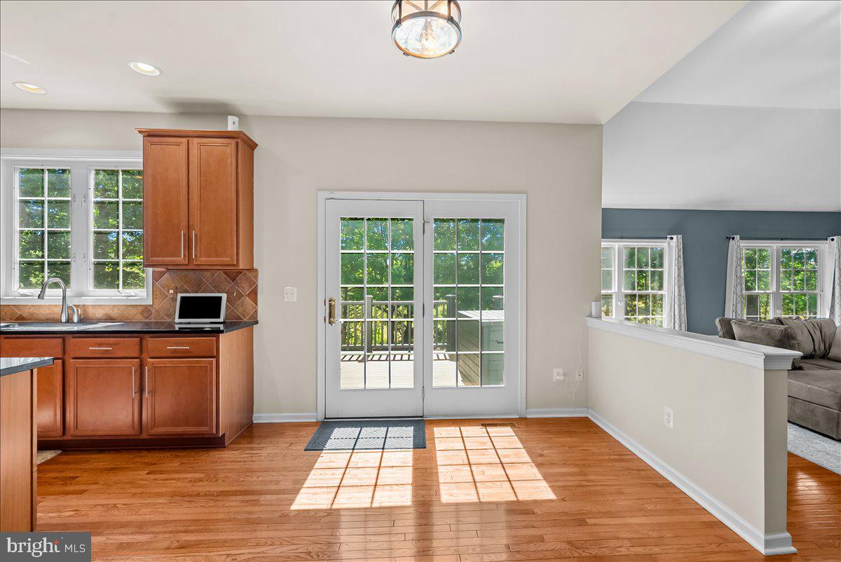 TWIN LAKES - Residential