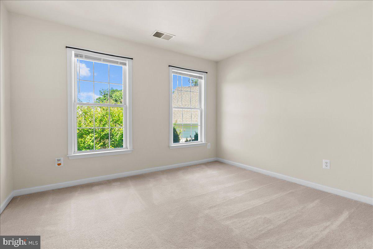 TWIN LAKES - Residential