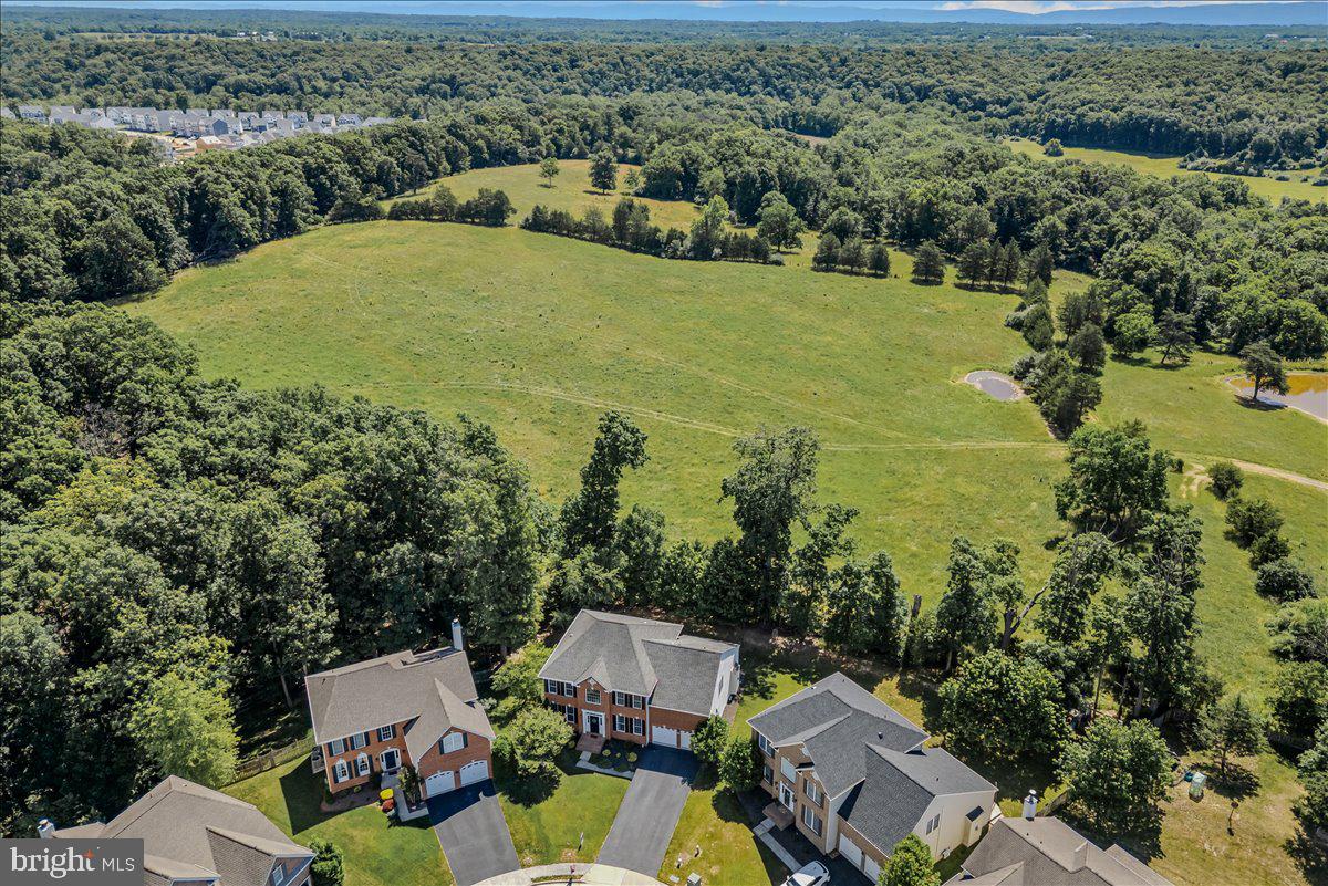 TWIN LAKES - Residential