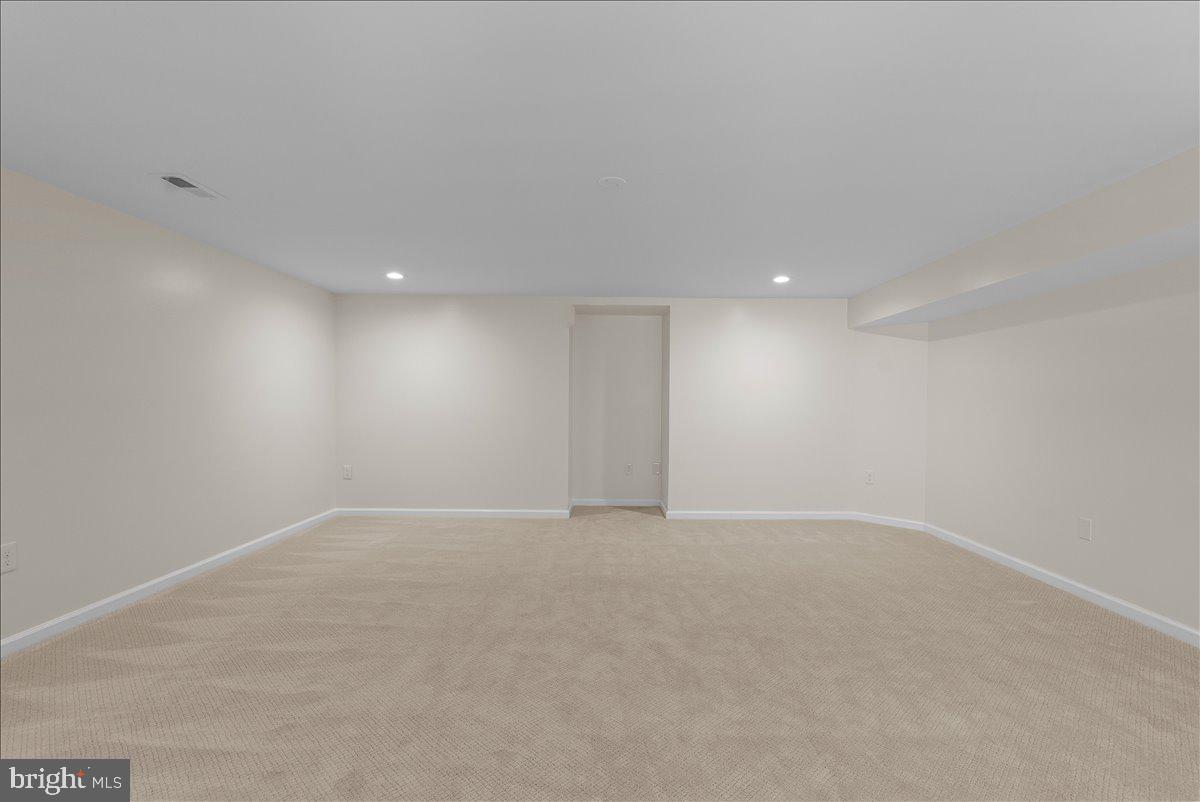 TWIN LAKES - Residential