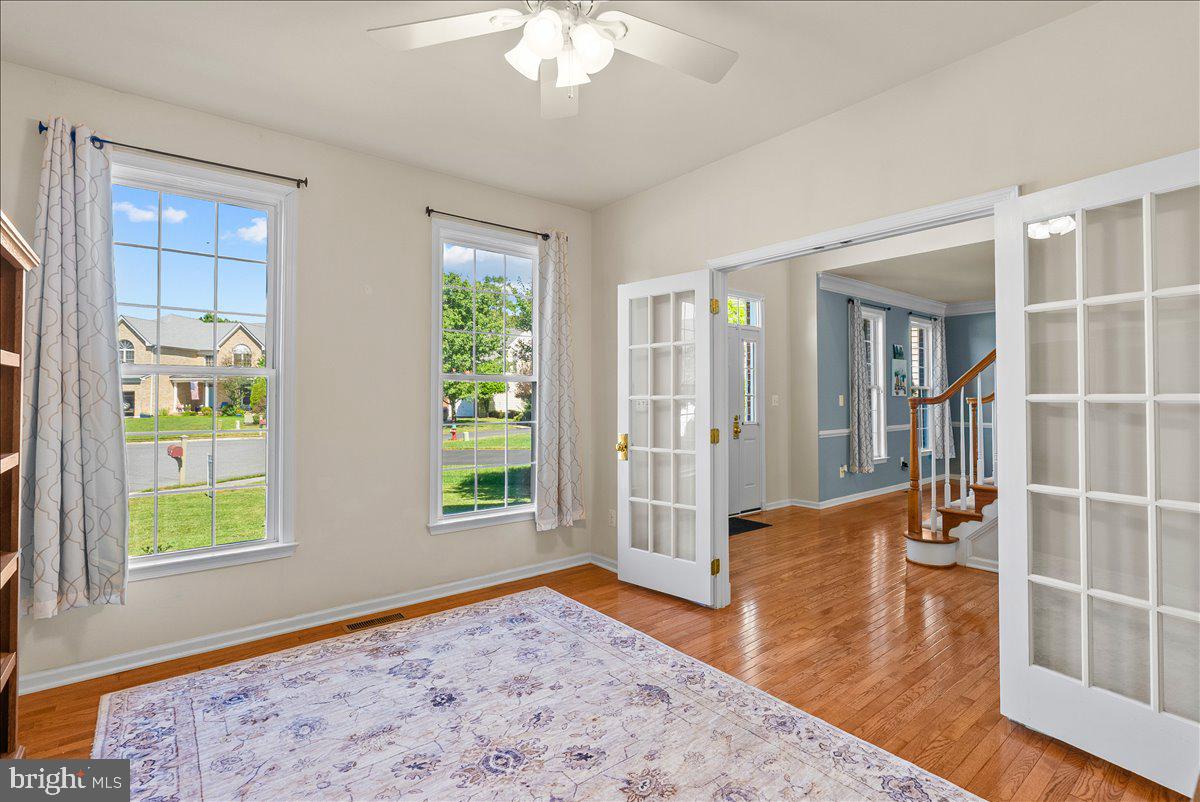 TWIN LAKES - Residential