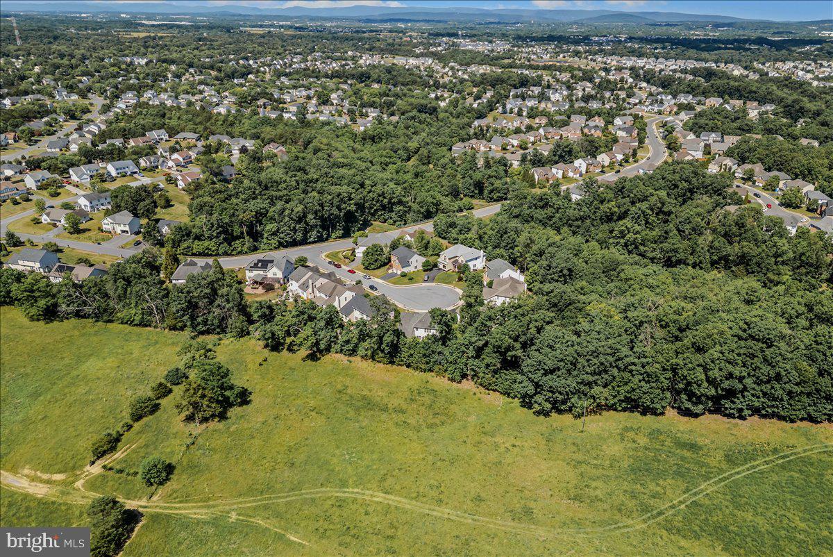 TWIN LAKES - Residential
