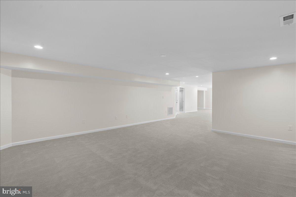 TWIN LAKES - Residential