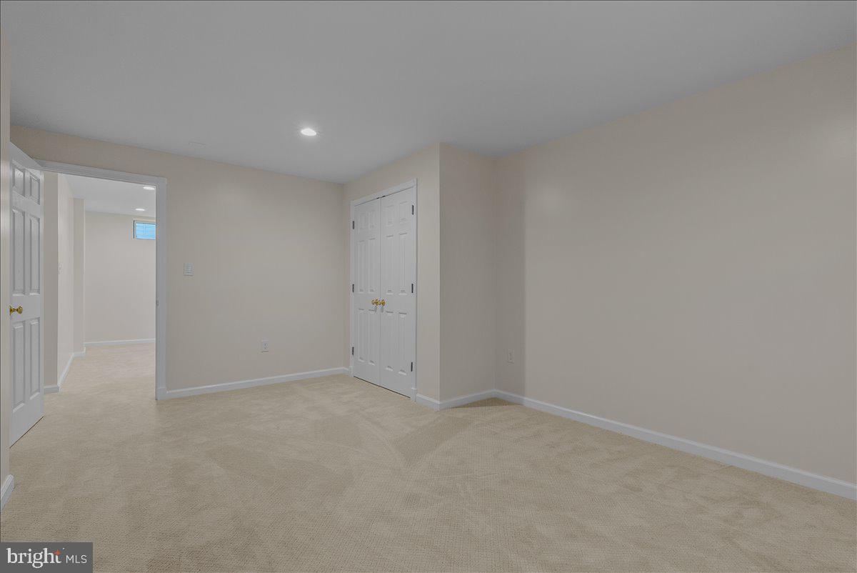 TWIN LAKES - Residential
