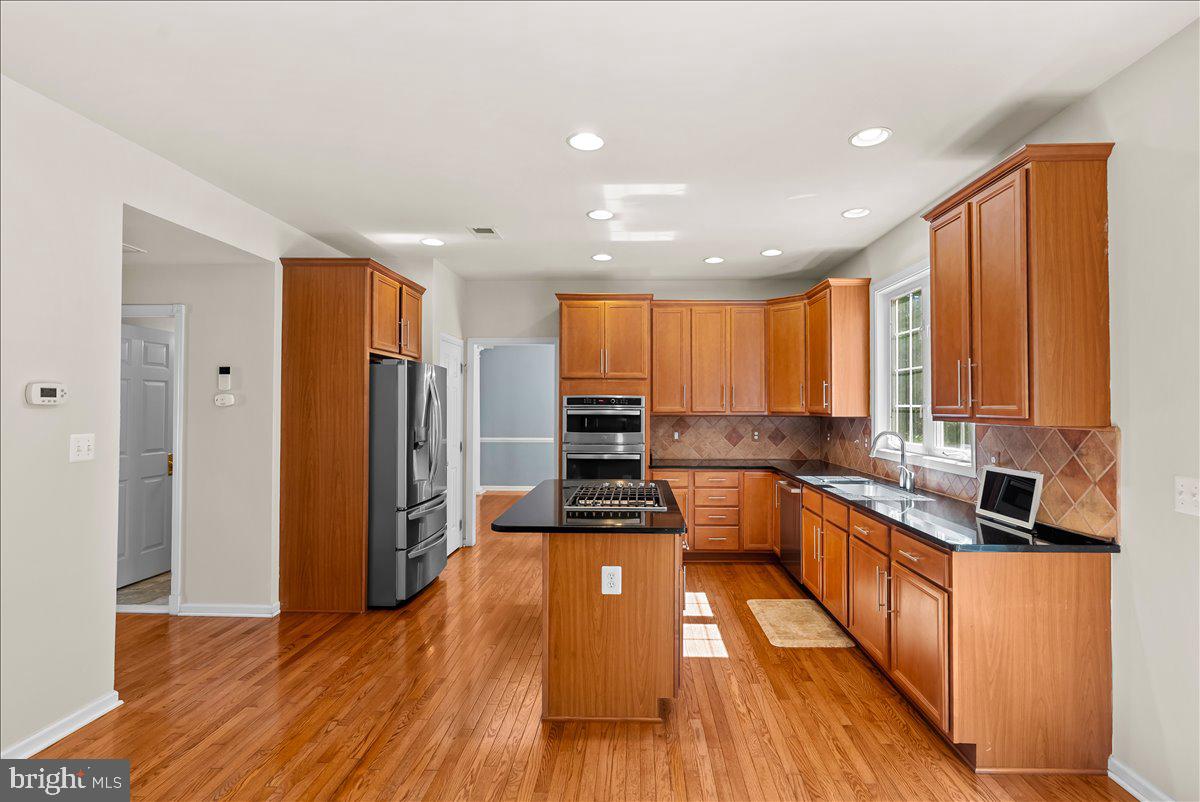 TWIN LAKES - Residential