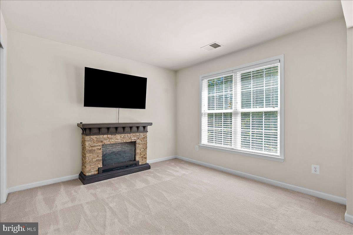TWIN LAKES - Residential