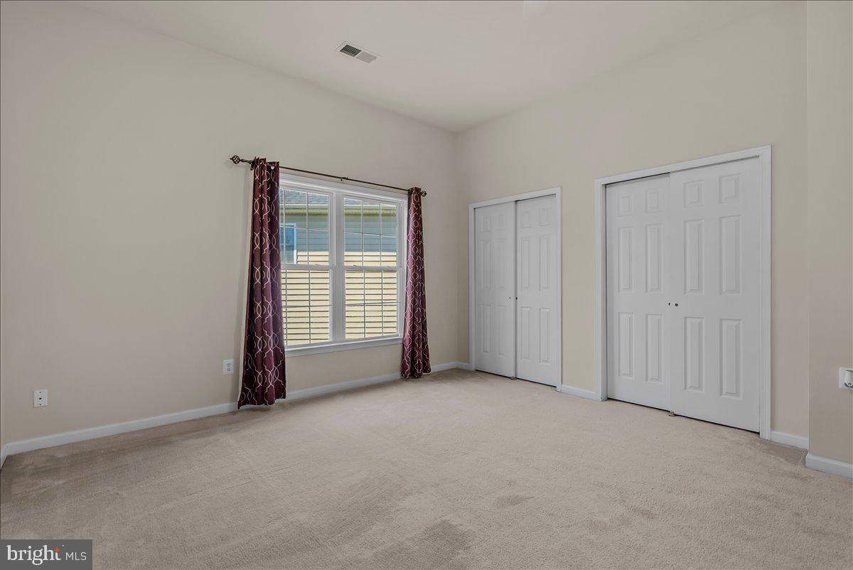 TWIN LAKES - Residential