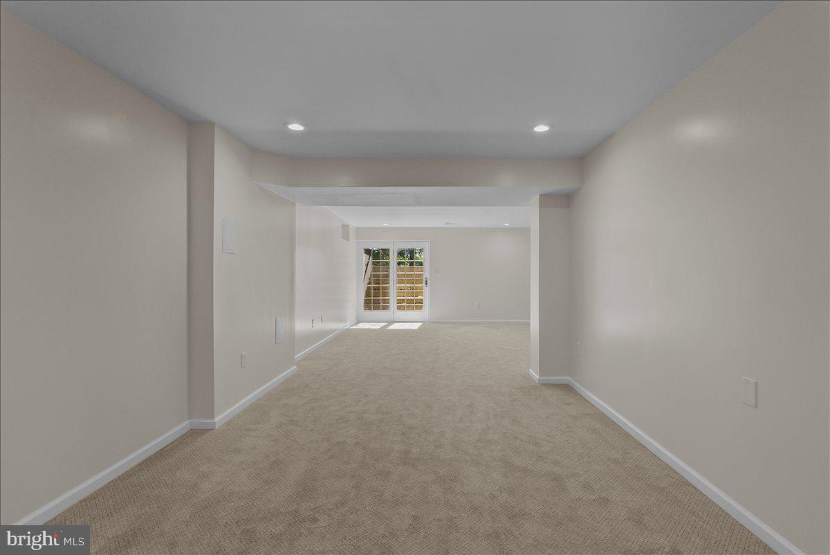 TWIN LAKES - Residential