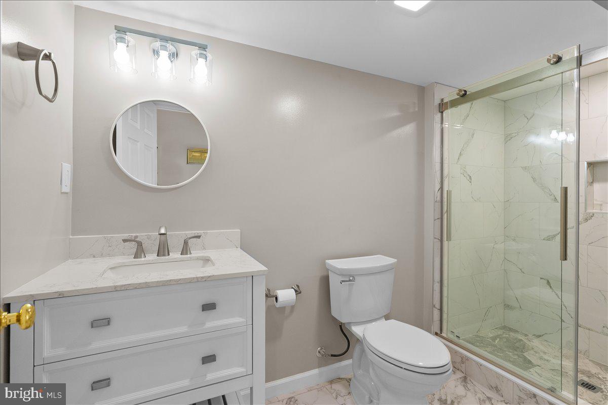 TWIN LAKES - Residential