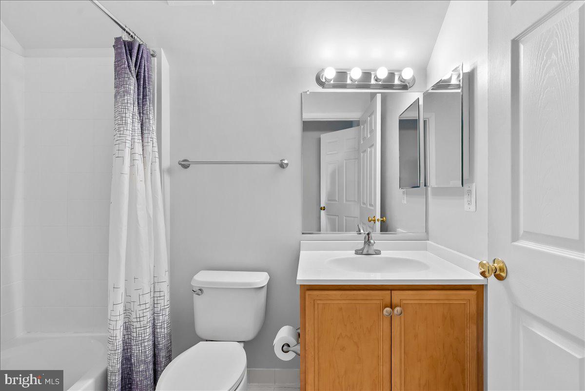 TWIN LAKES - Residential