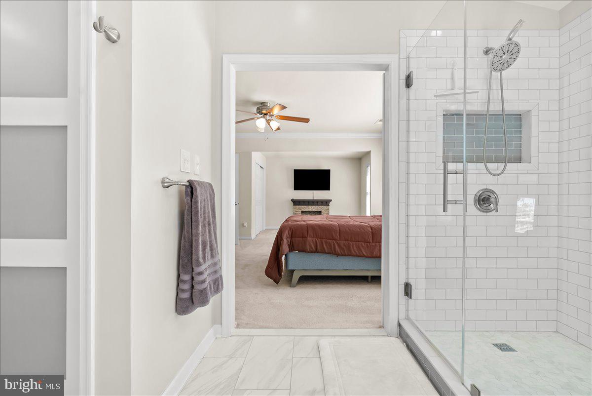 TWIN LAKES - Residential