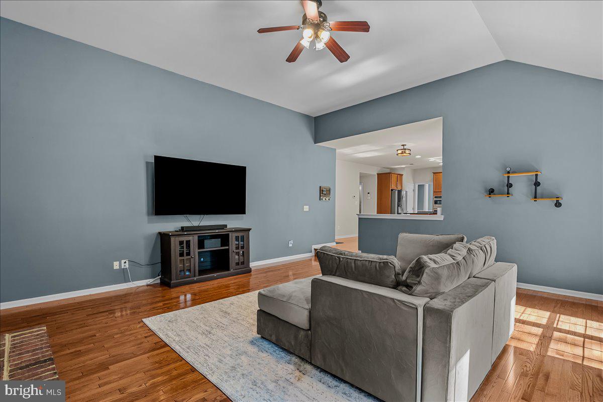 TWIN LAKES - Residential