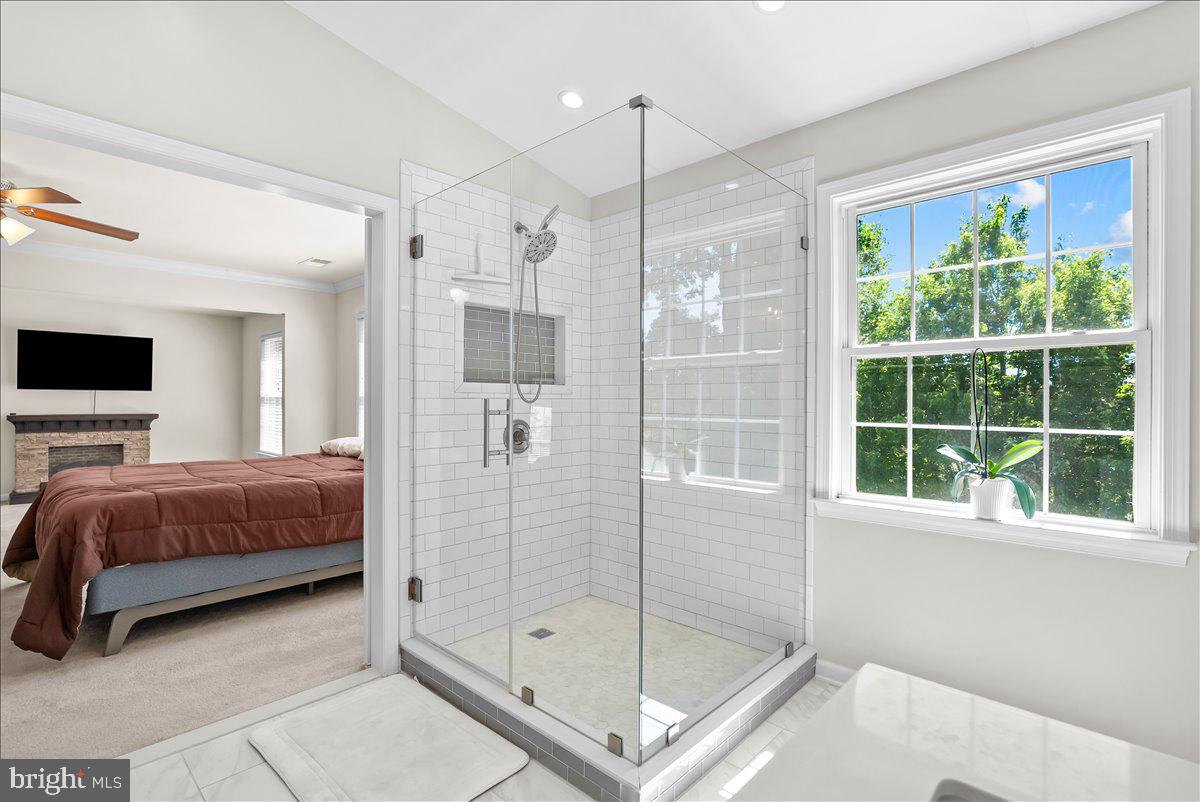 TWIN LAKES - Residential