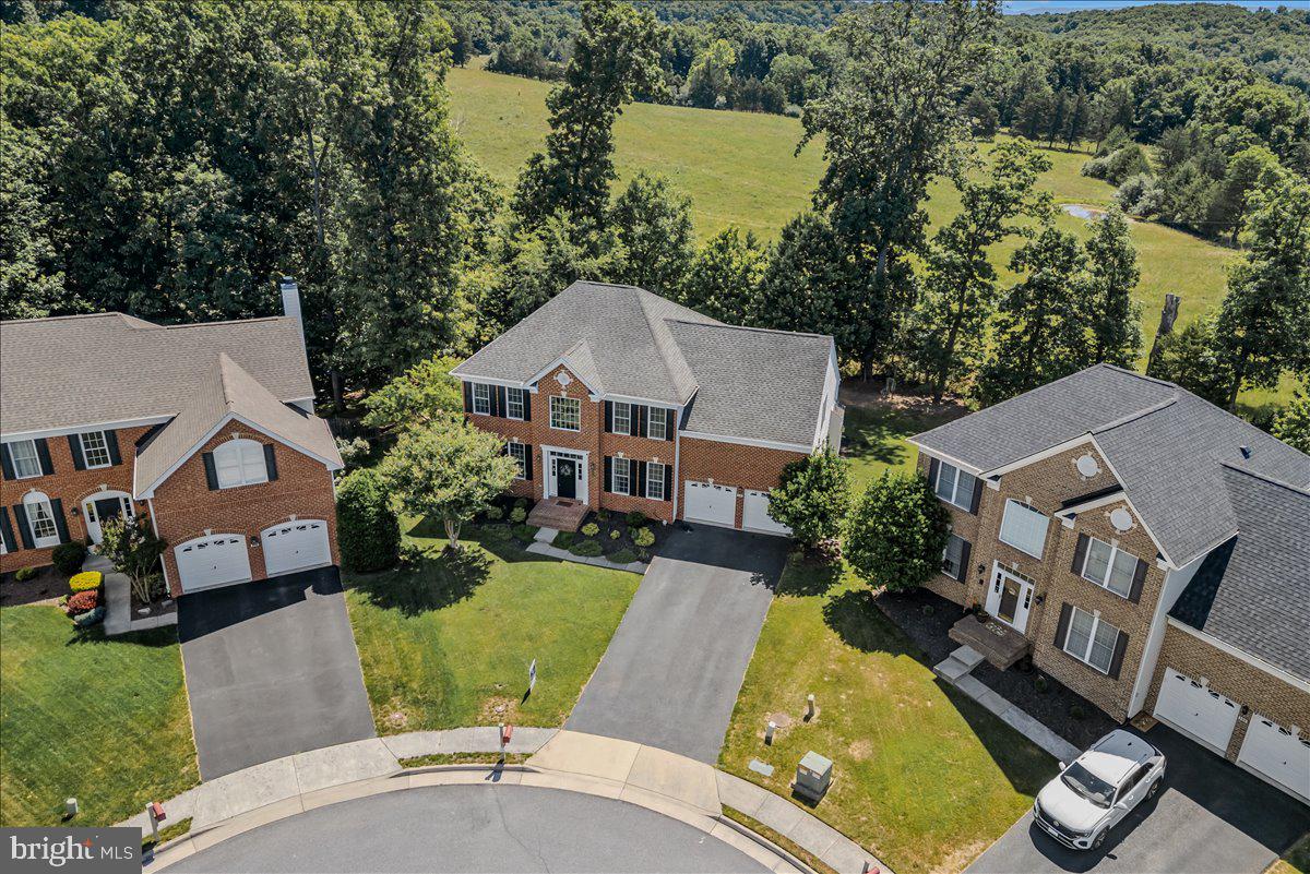TWIN LAKES - Residential