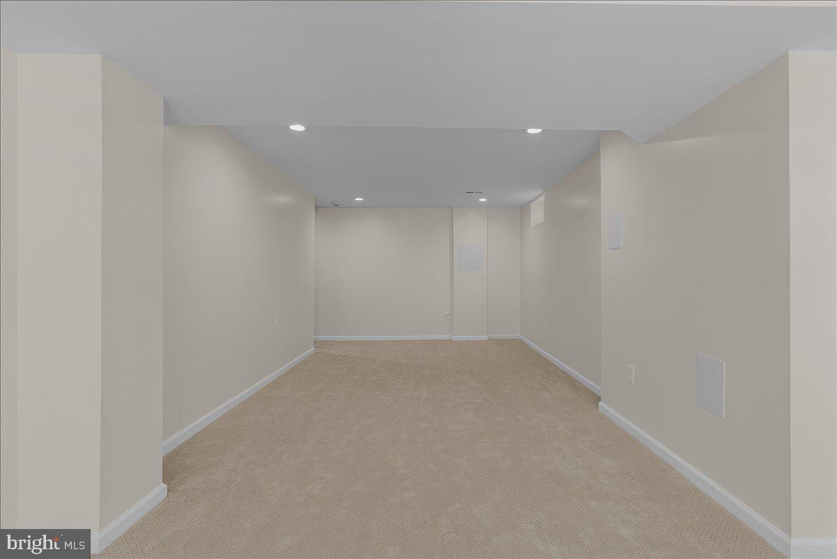 TWIN LAKES - Residential