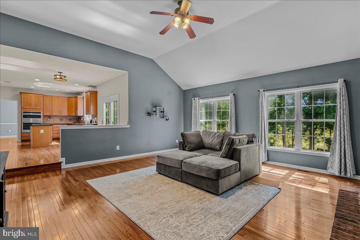 TWIN LAKES - Residential