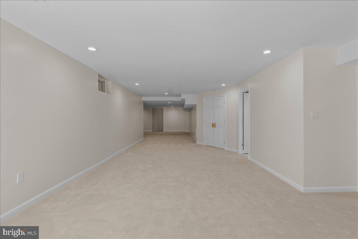 TWIN LAKES - Residential