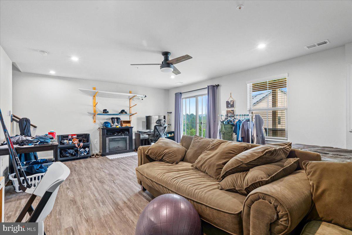 LAKE LINGANORE EAGLEHEAD - Residential