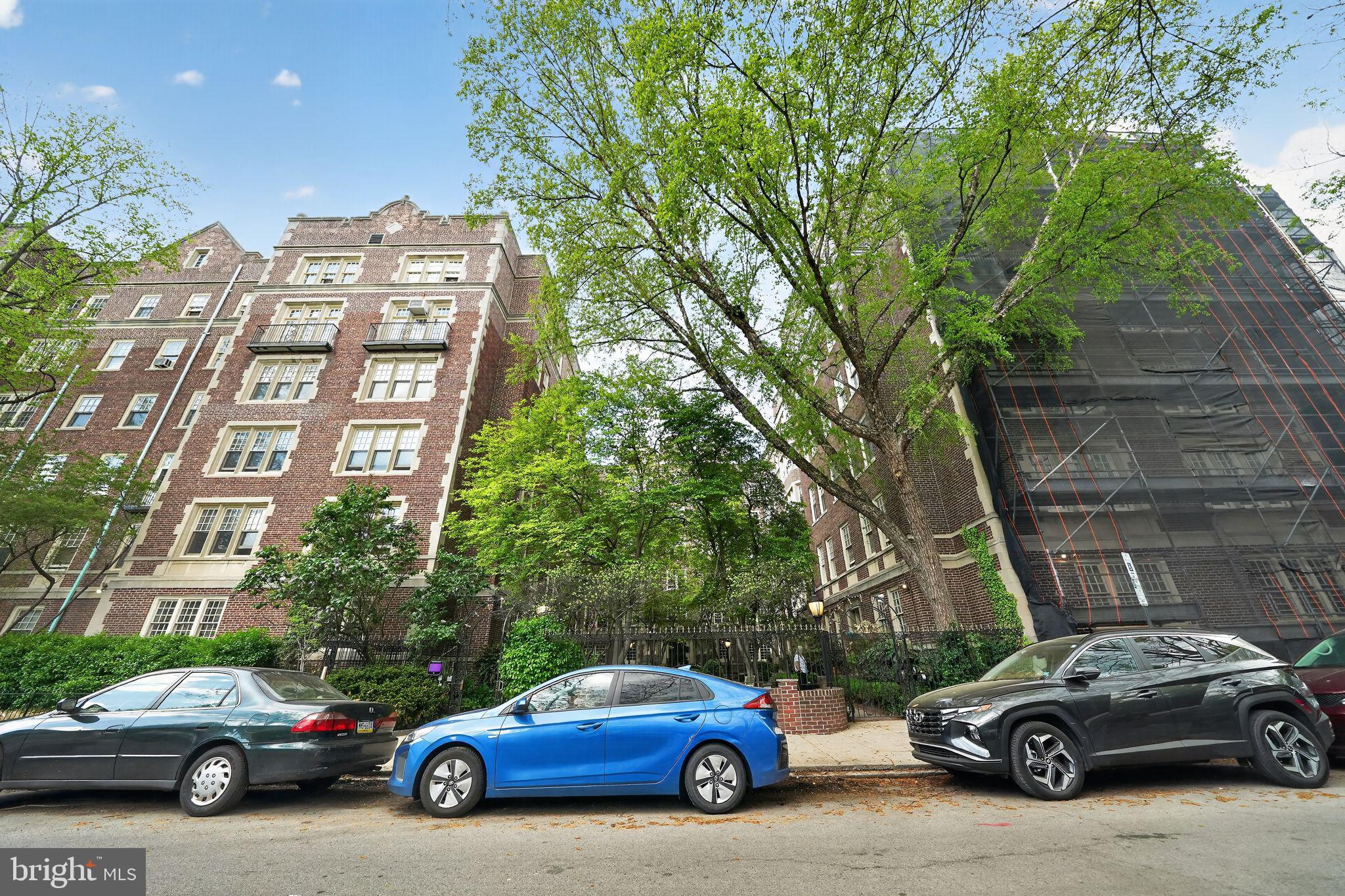 GARDEN COURT - Residential