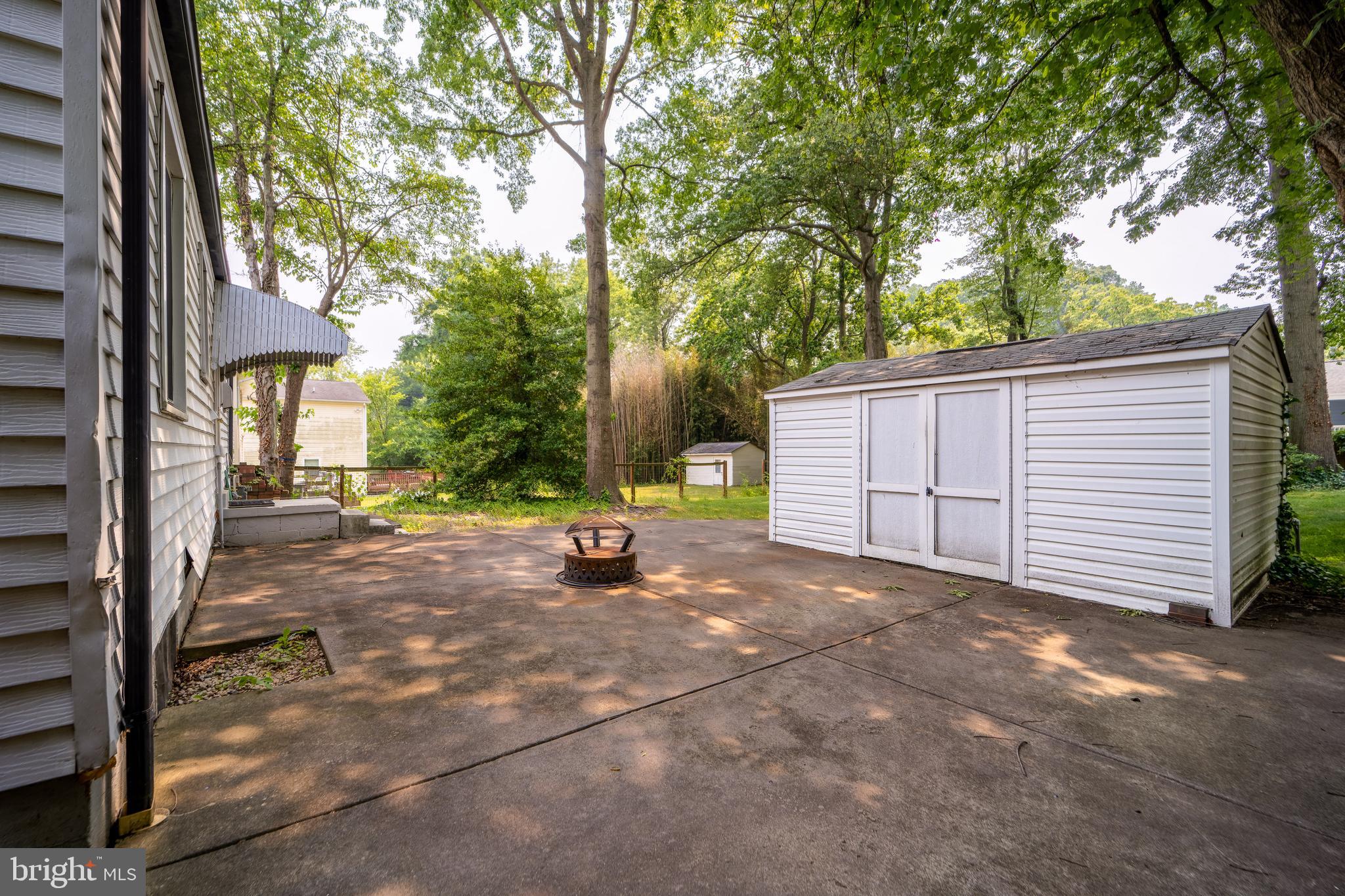 WEST LAWN - Residential Lease