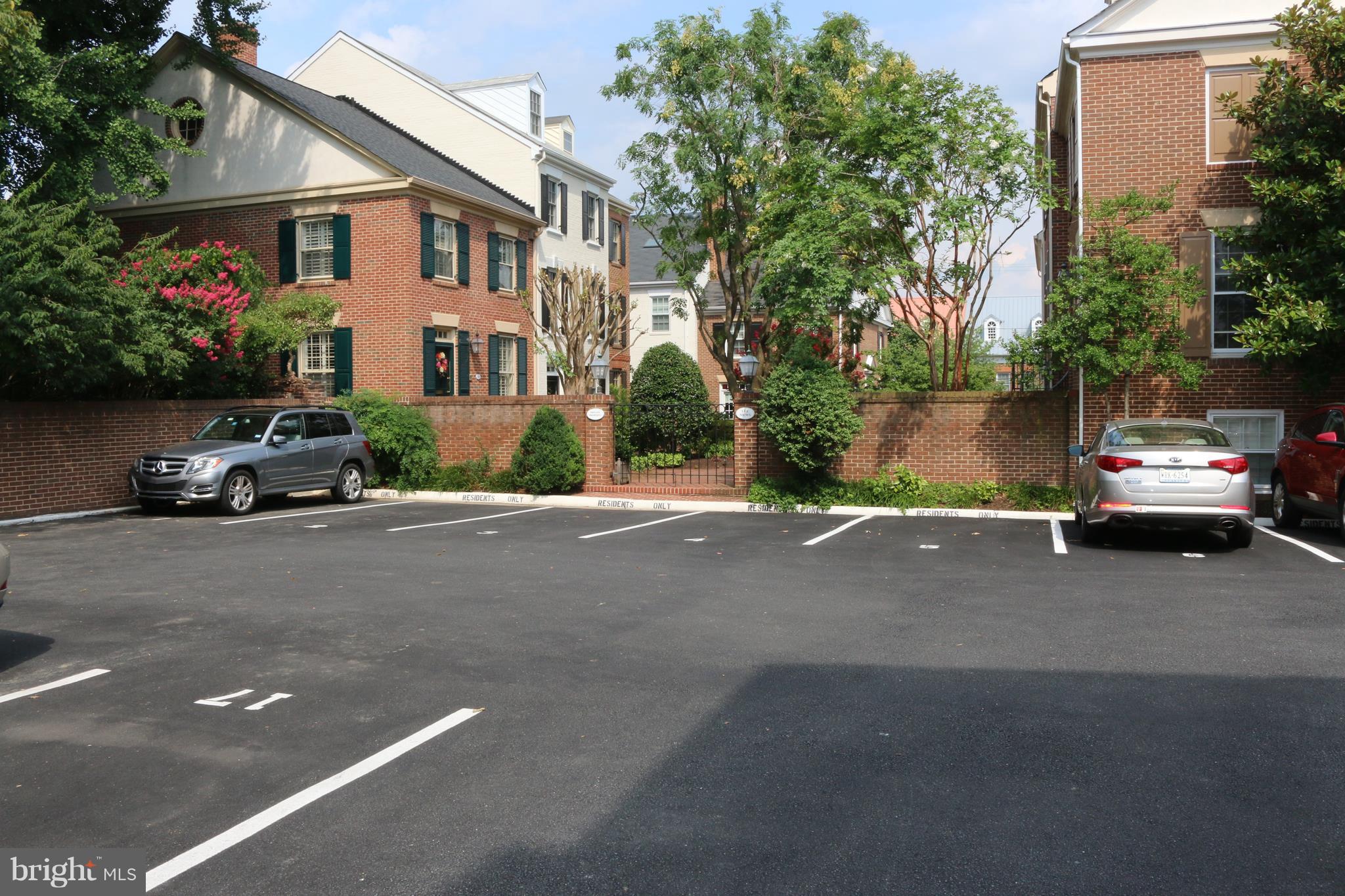 LEE MEWS - Residential