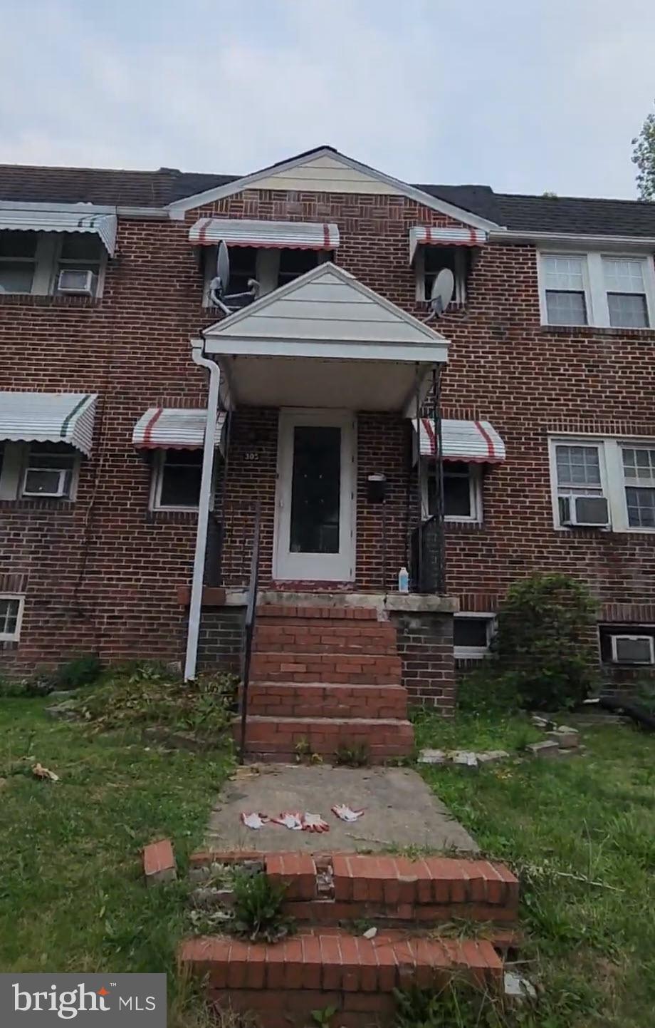 SALE COMP - NEEDS WORK SOLD AS IS WHERE IS. ROOF DAMAGE.