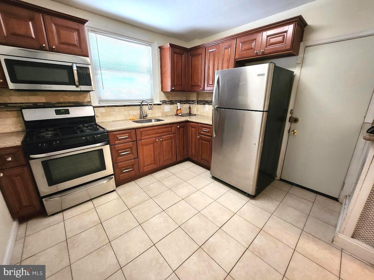 WEST OAK LANE - Residential