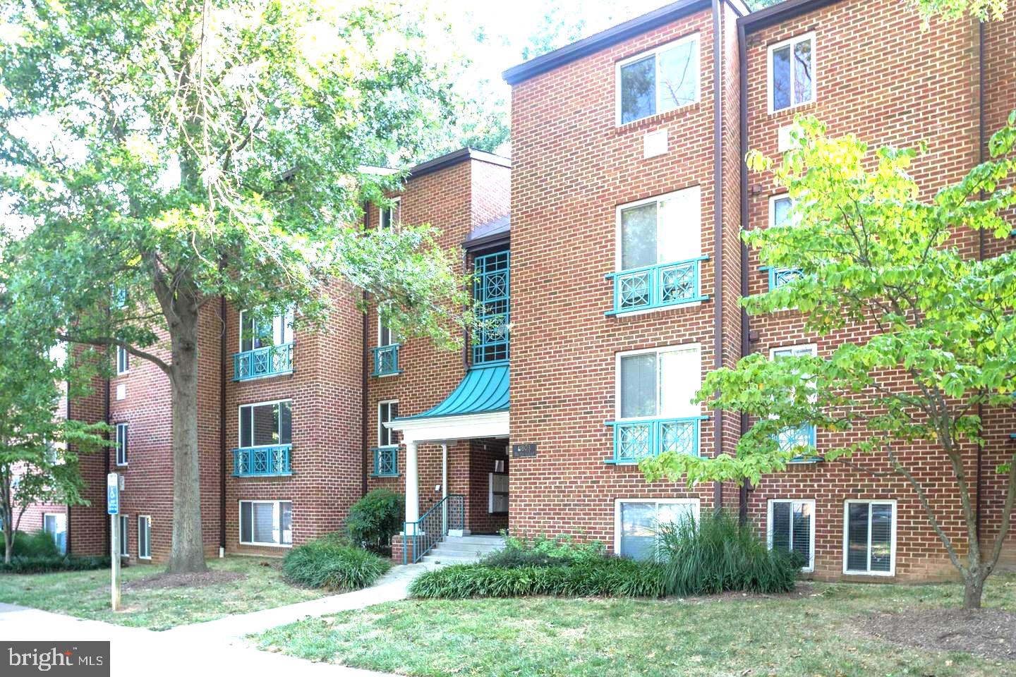 Immaculate top floor unit with private balcony that backs to trees and nature – quiet and peaceful.  Two bedrooms and one and a half baths.  Open floor plan with light hardwood floors throughout.  Vaulted ceilings.  Light and well-appointed.  Landlord covers the condo fee which pays for tenants’ gas and water usage, plus includes trash pick-up and snow removal.  Plentiful parking with extra visitor tags.  Washer and gas dryer in the unit.  Located in the heart of Reston – shopping, restaurants, metro, and other amenities.  This is the one!

Per landlord, all tenants over age 18 must apply via RentSpree application.  Good credit and income are a must – 640 plus credit score and gross income of three-times monthly rent, respectively.