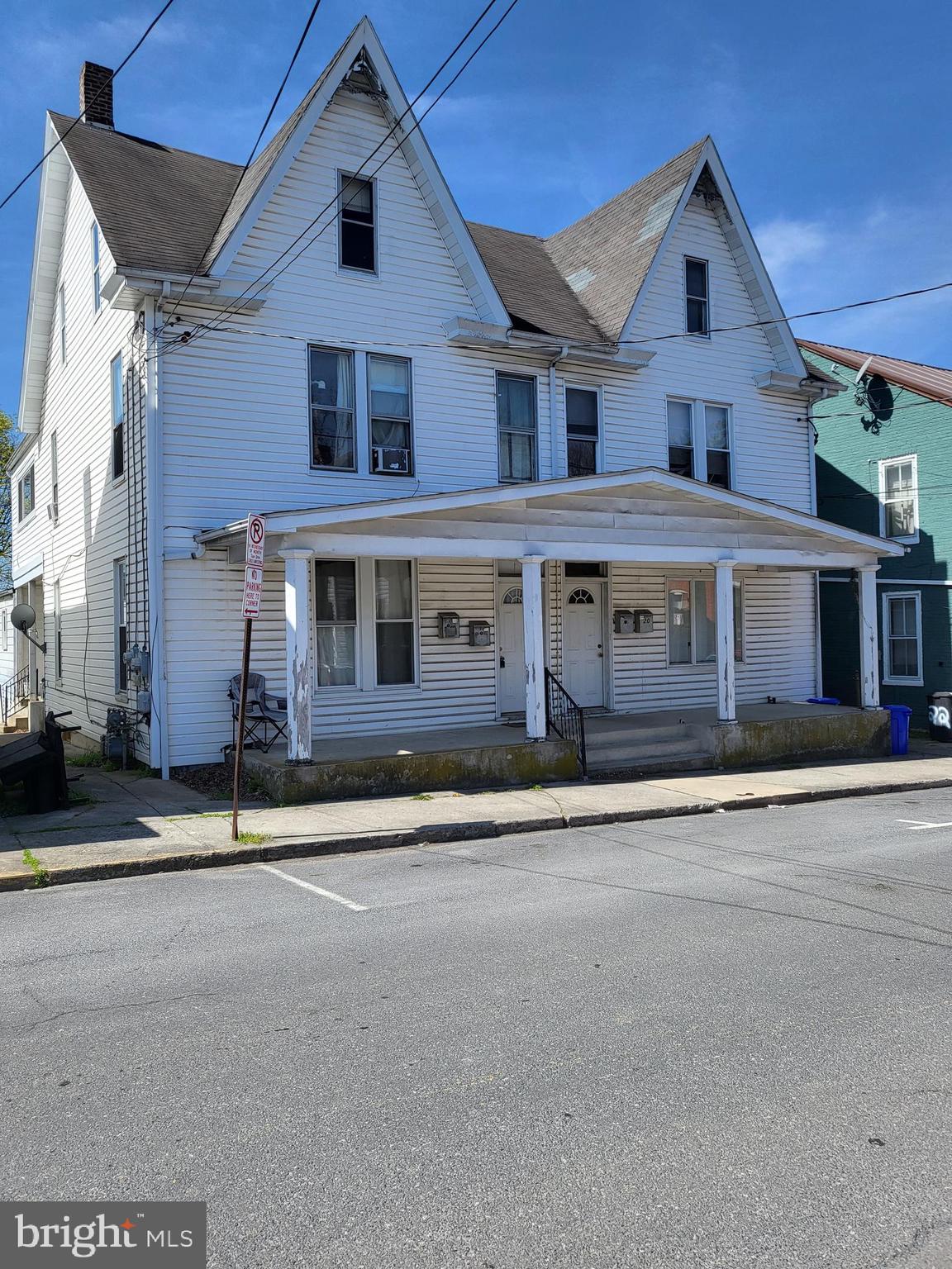THIS SIDE BY SIDE 4 UNIT PROPERTY HAS TWO DEEDS, PARKING, SEPARATE UTILITIES. LANDLORD PAYS W/S/T, SNOW AND LAWN EXPENSES, LEASES EXPIRE IN MAY.

18 N WASHINGTON   1ST FLOOR      OIL HEAT, GAS H/W 4 BEDROOMS $750.000,(RENEWING MAY 2024)
                                                    2ND FLOOR   GAS HEAT, ELECTRI H/W 2 BEDROOMS $590.00 to MAY 2024

20 N WASHINGTON     1ST FLOOR    GAS HEAT, GAS H/W,  3 BEDROOMS $800.00 to MAY 2024
                                                    2ND FLOOR   OIL HEAT, ELECTRIC H/W, 2 BEDROOMS $750.00  MAY 2023