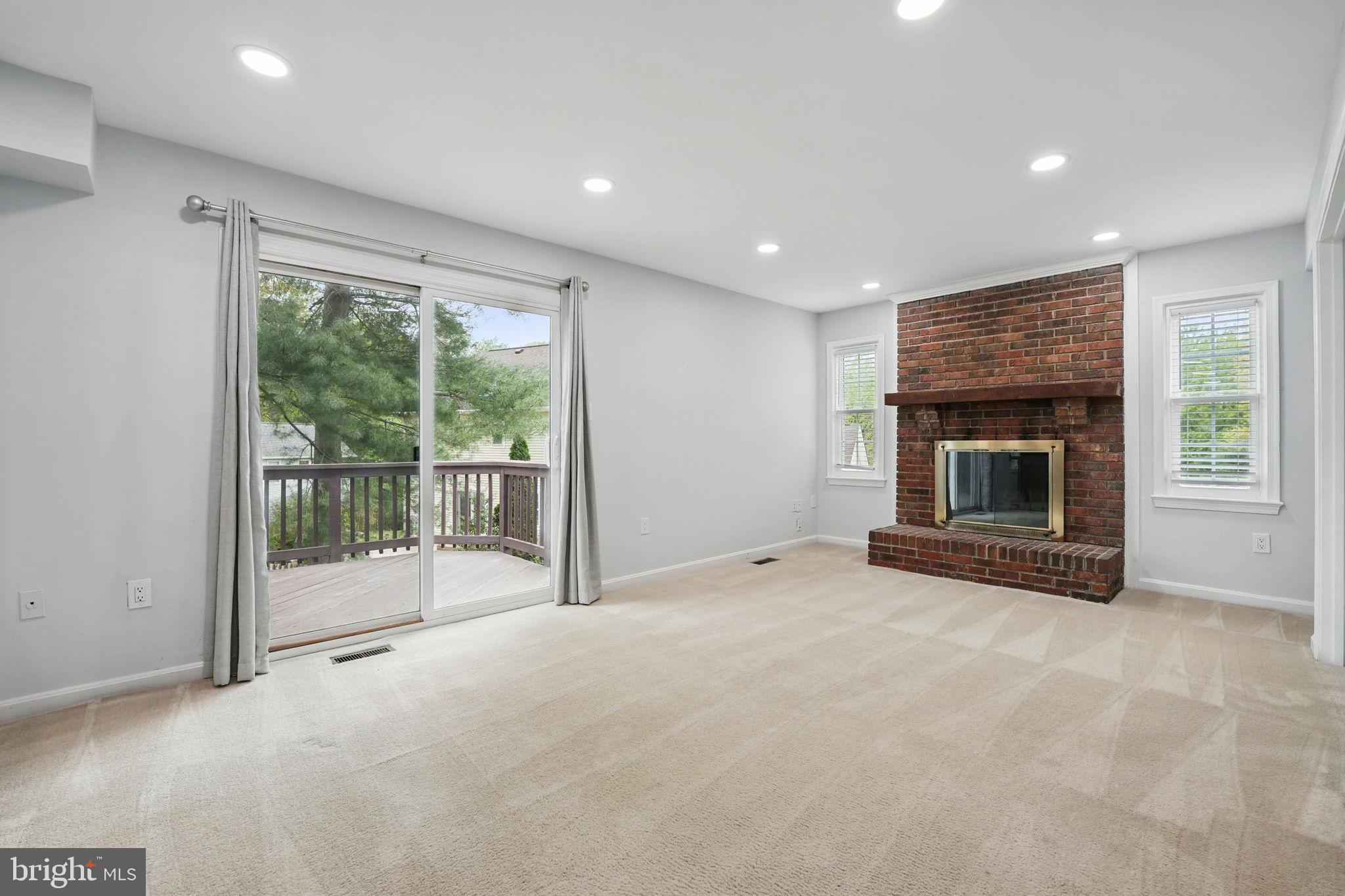 LAKEWOOD HILLS - Residential
