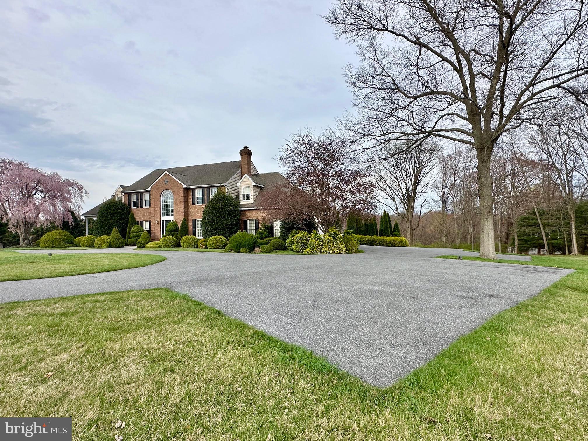 THOROBRED KNOLL - Residential