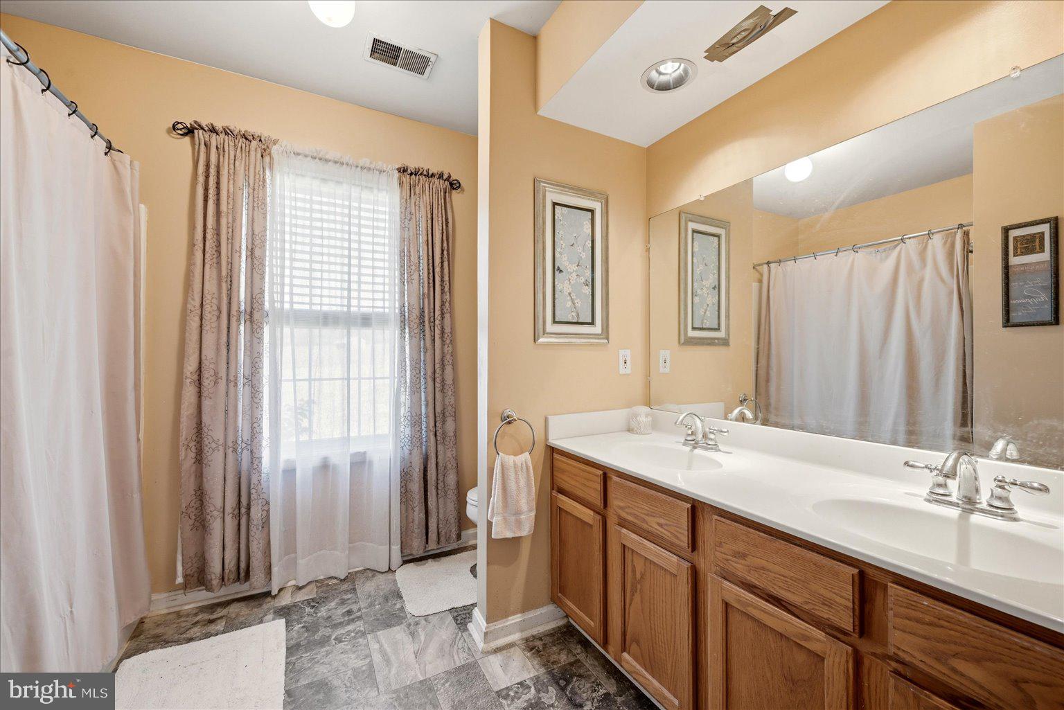 THUNDER OAK - Residential