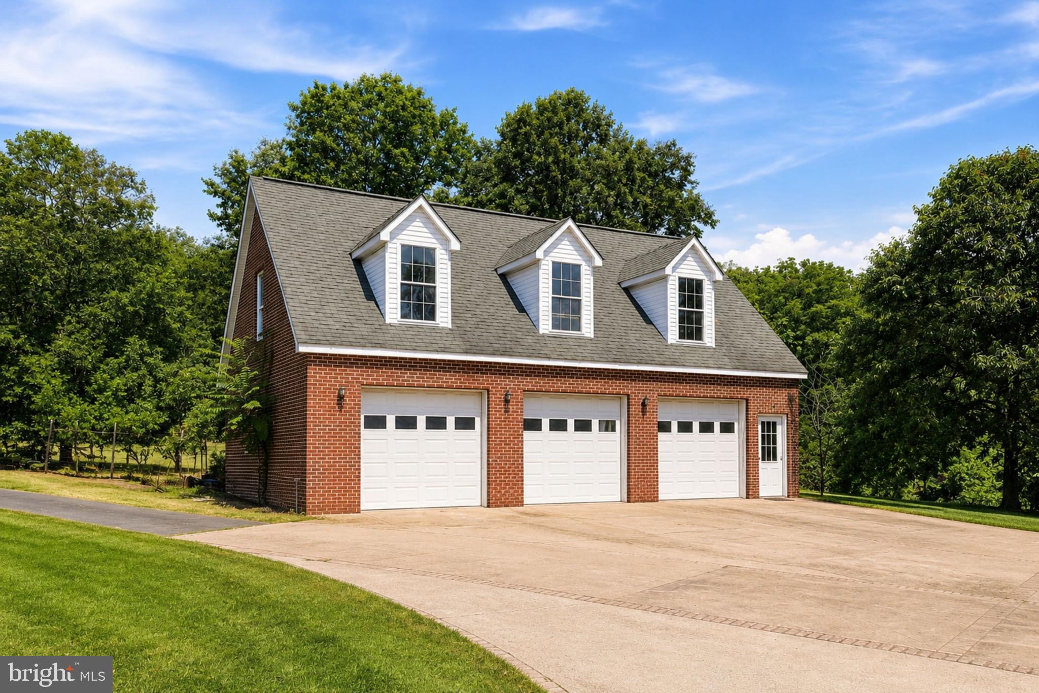 THUNDER OAK - Residential