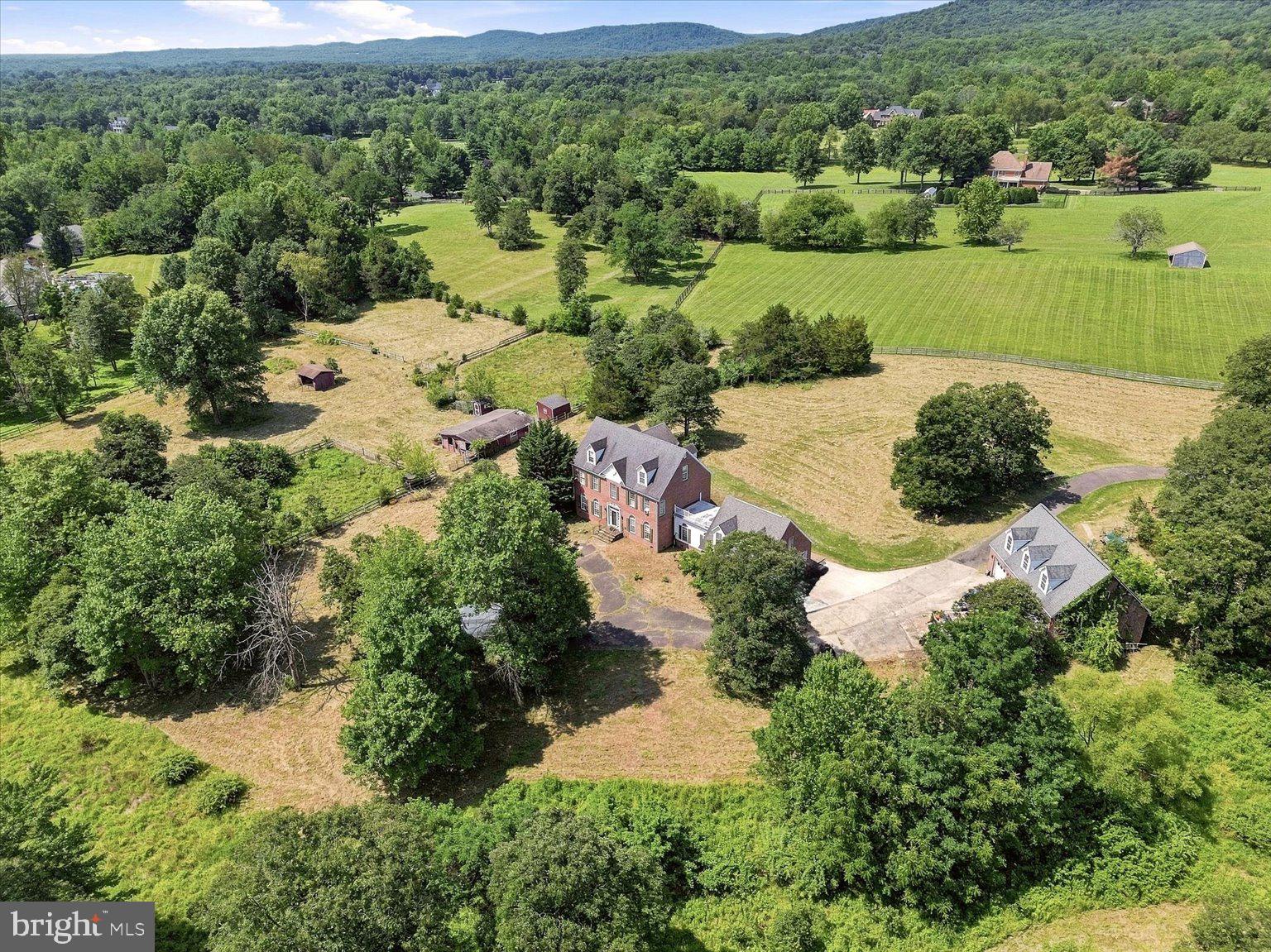 THUNDER OAK - Residential