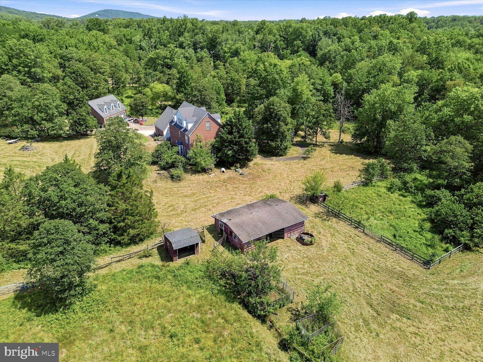 THUNDER OAK - Residential