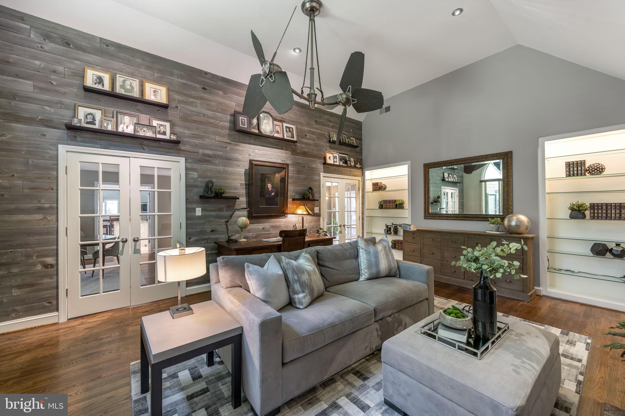 WALKER WOODS LAKE - Residential