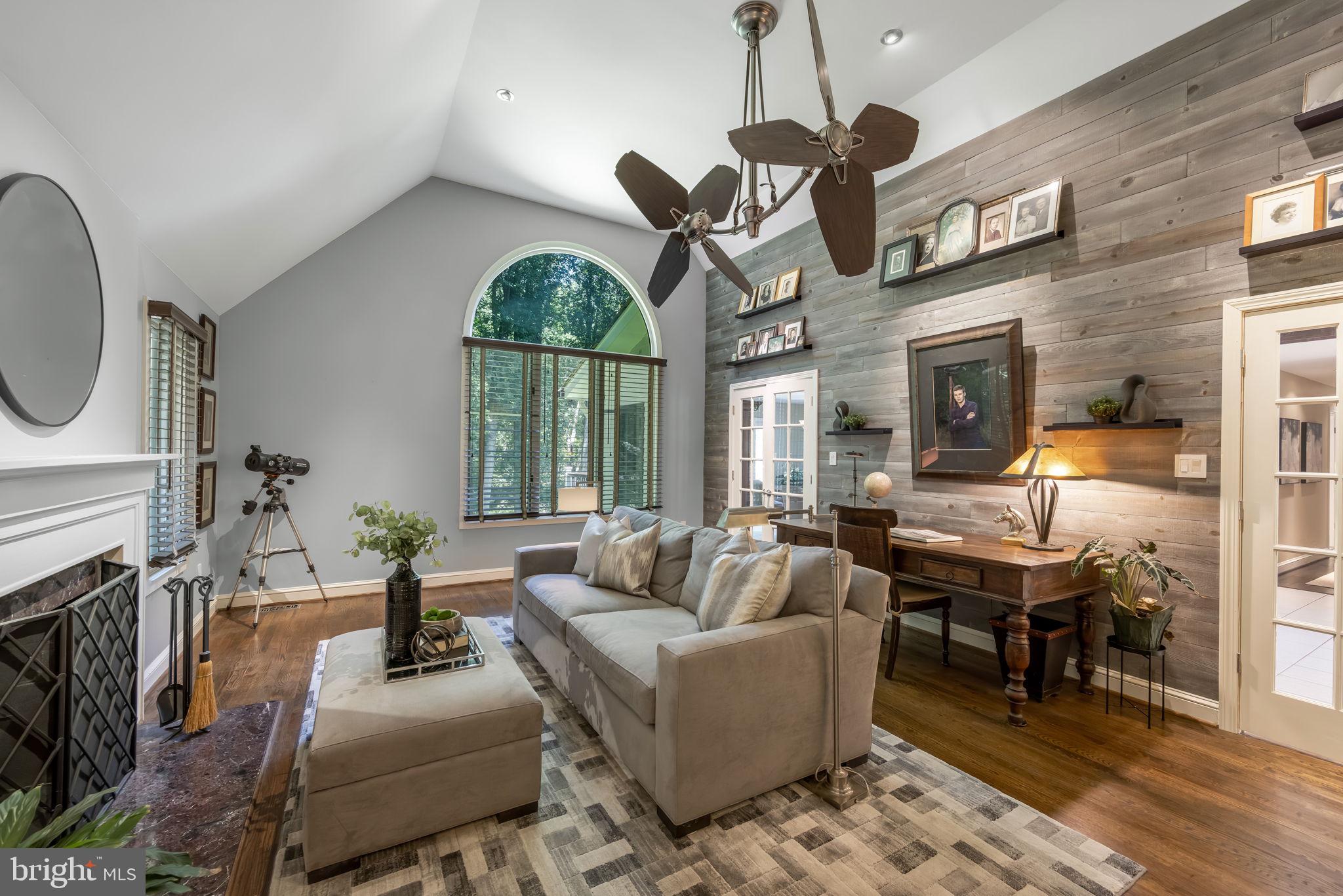 WALKER WOODS LAKE - Residential