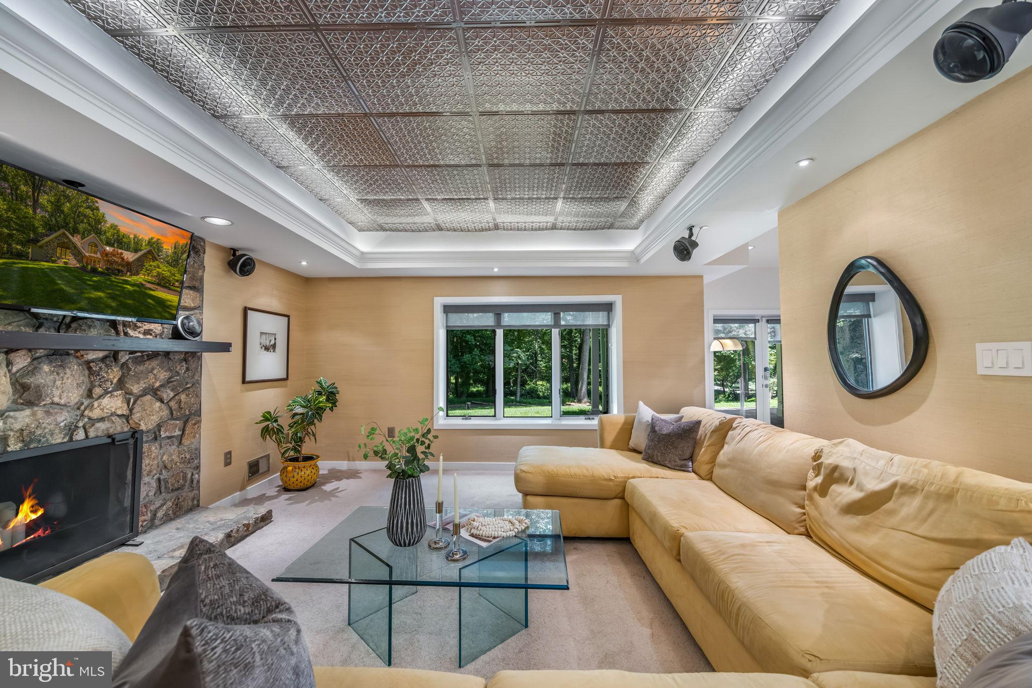 WALKER WOODS LAKE - Residential