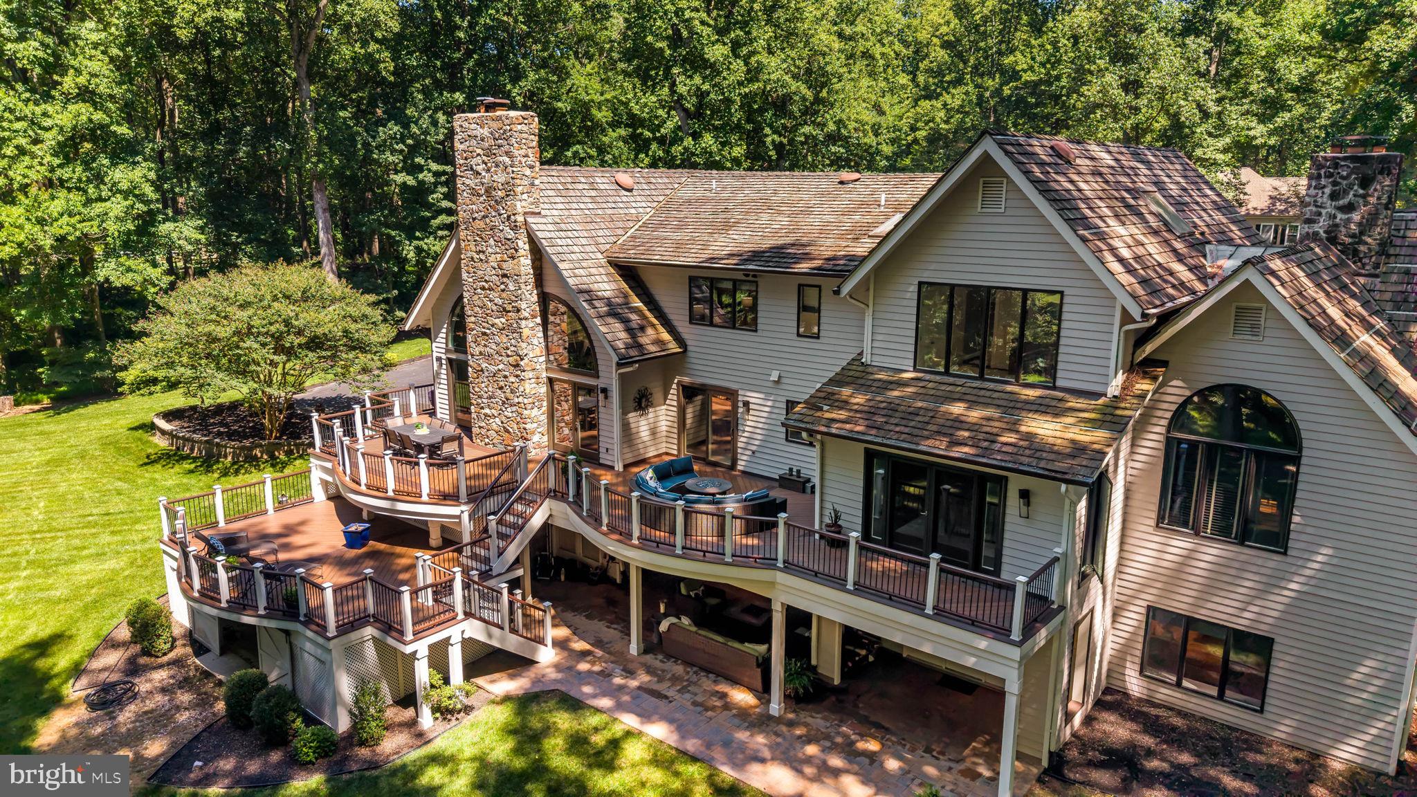 WALKER WOODS LAKE - Residential