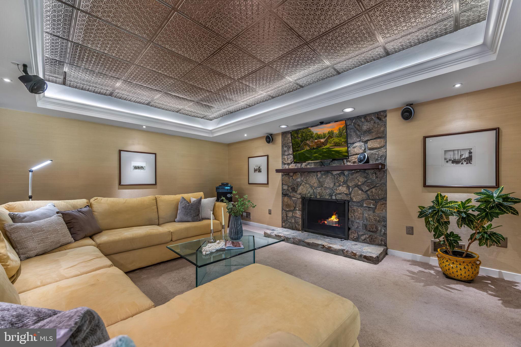 WALKER WOODS LAKE - Residential